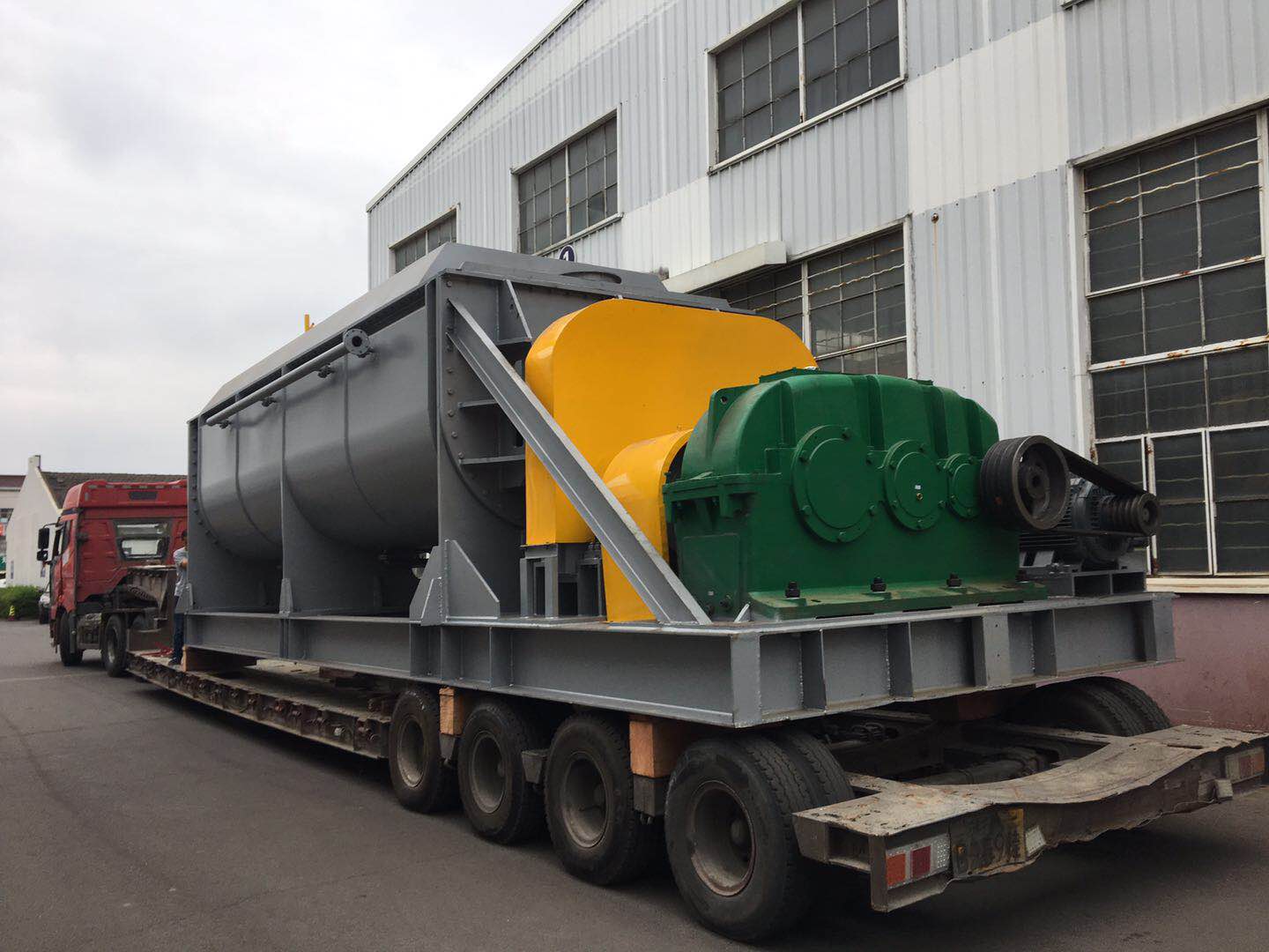 新型節(jié)能化工污泥烘干機(jī)